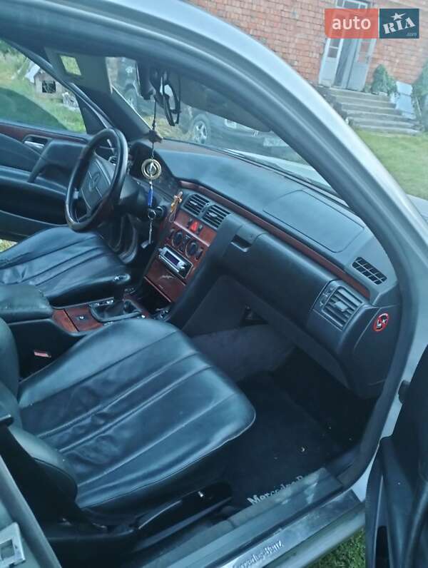 Седан Mercedes-Benz E-Class 1996 в Чернівцях