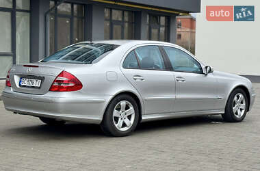 Седан Mercedes-Benz E-Class 2004 в Новояворовске