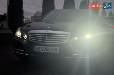 Седан Mercedes-Benz E-Class 2011 в Сарнах