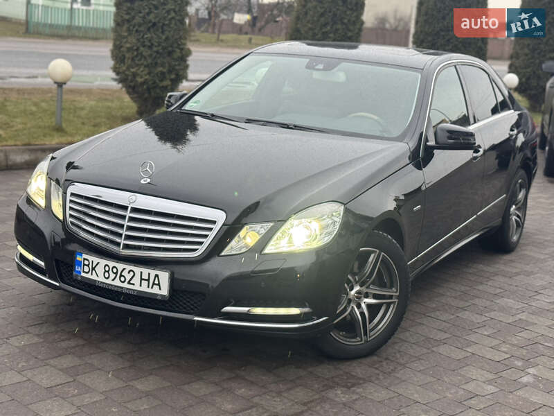 Седан Mercedes-Benz E-Class 2011 в Сарнах