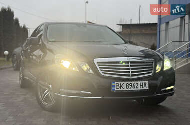 Седан Mercedes-Benz E-Class 2011 в Сарнах