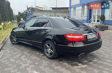 Седан Mercedes-Benz E-Class 2011 в Сарнах