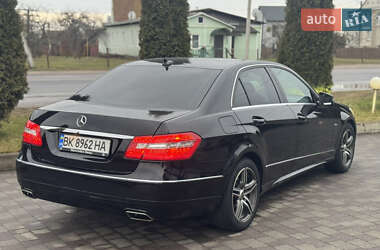 Седан Mercedes-Benz E-Class 2011 в Сарнах