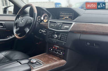 Седан Mercedes-Benz E-Class 2011 в Сарнах