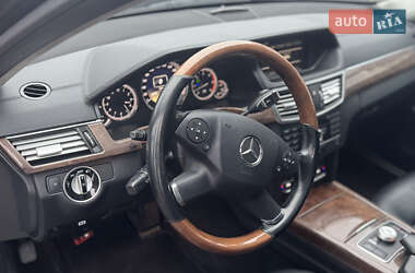 Седан Mercedes-Benz E-Class 2011 в Сарнах