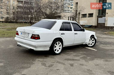 Седан Mercedes-Benz E-Class 1994 в Киеве