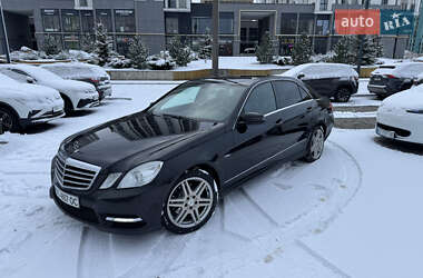 Седан Mercedes-Benz E-Class 2012 в Львове