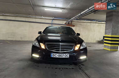 Седан Mercedes-Benz E-Class 2012 в Львове