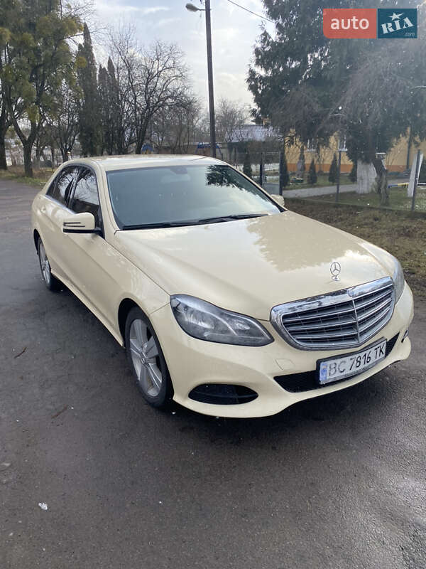 Седан Mercedes-Benz E-Class 2015 в Львове