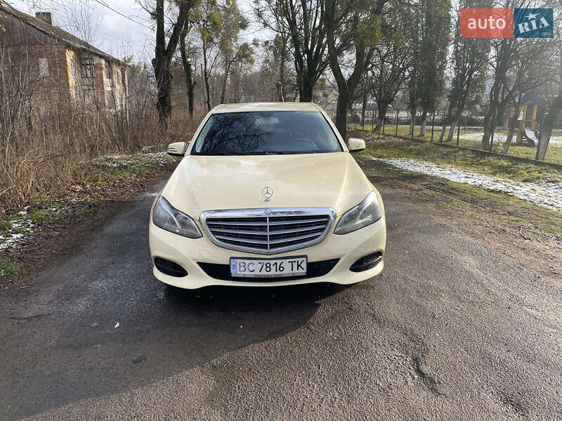 Седан Mercedes-Benz E-Class 2015 в Львове