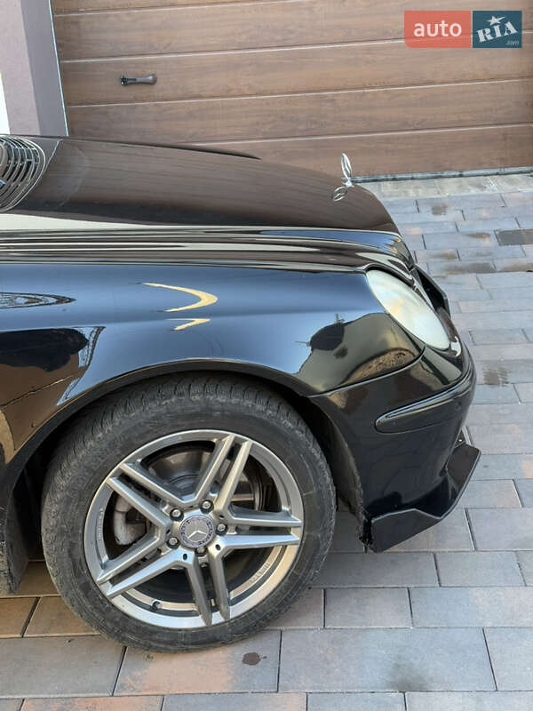 Седан Mercedes-Benz E-Class 2004 в Миколаєві