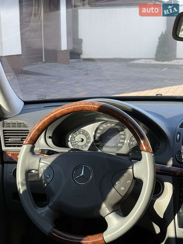 Седан Mercedes-Benz E-Class 2004 в Миколаєві