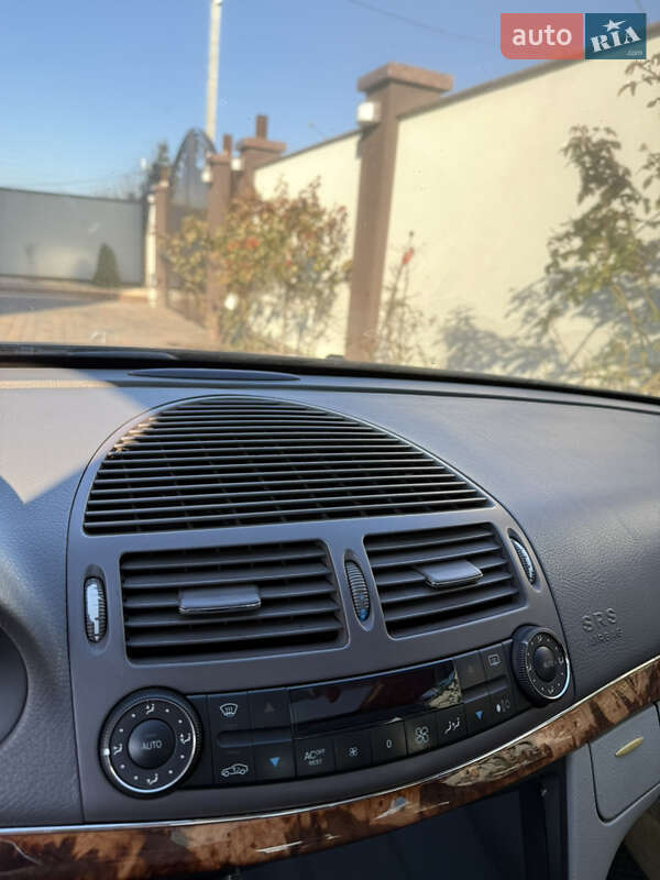 Седан Mercedes-Benz E-Class 2004 в Миколаєві