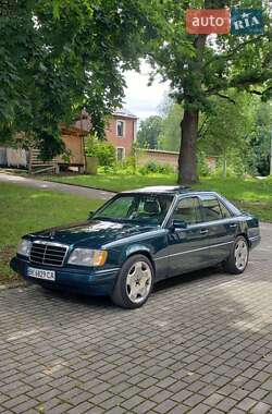 Седан Mercedes-Benz E-Class 1995 в Ровно