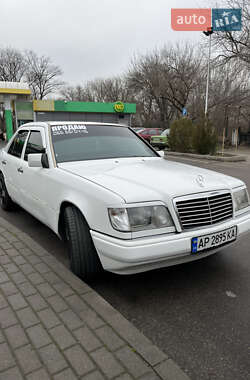 Седан Mercedes-Benz E-Class 1990 в Запоріжжі