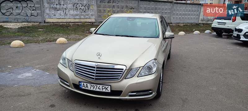 Седан Mercedes-Benz E-Class 2011 в Киеве