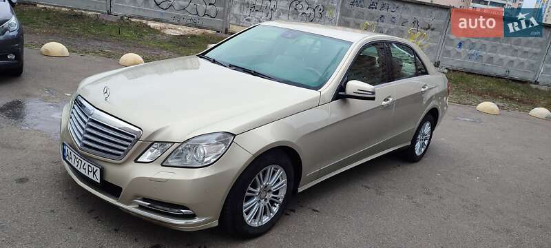 Седан Mercedes-Benz E-Class 2011 в Киеве