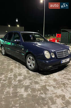 Седан Mercedes-Benz E-Class 1998 в Стрию