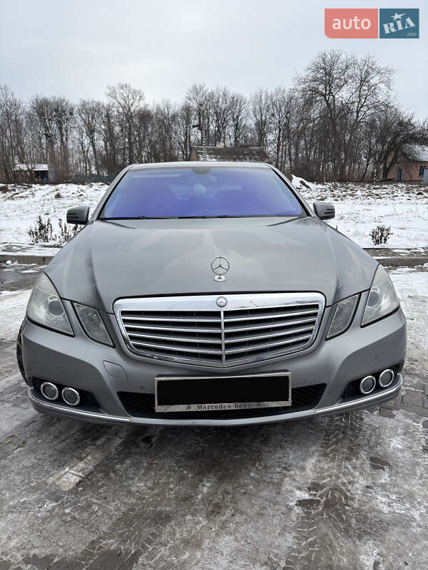 Седан Mercedes-Benz E-Class 2010 в Гайсине