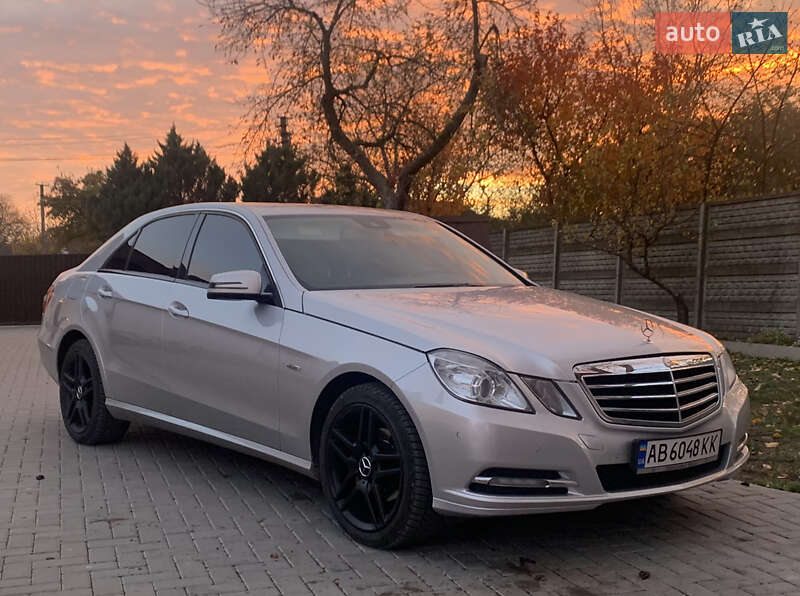 Седан Mercedes-Benz E-Class 2012 в Виннице