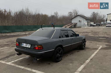 Седан Mercedes-Benz E-Class 1993 в Дубні