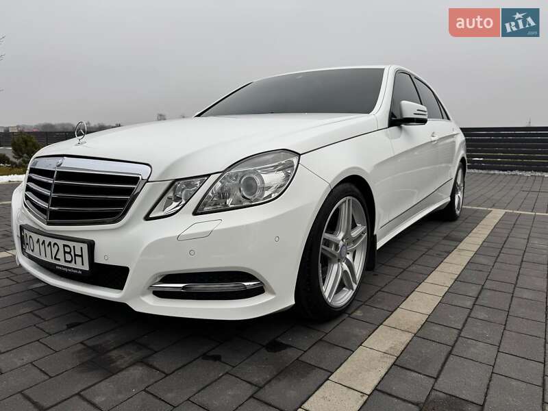 Седан Mercedes-Benz E-Class 2012 в Мукачевому