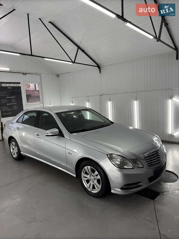 Седан Mercedes-Benz E-Class 2011 в Буске