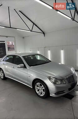 Седан Mercedes-Benz E-Class 2011 в Буске