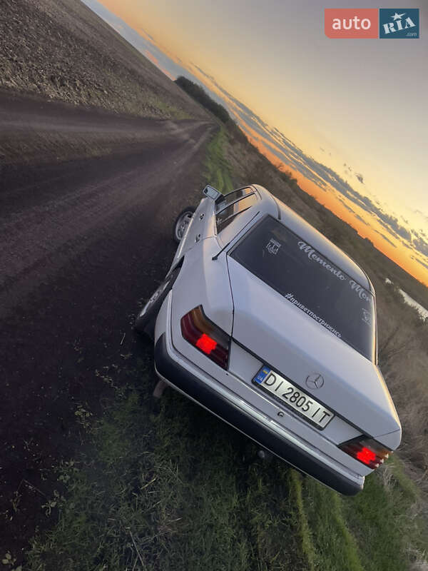 Седан Mercedes-Benz E-Class 1987 в Новоукраинке