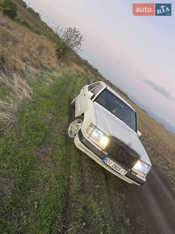 Седан Mercedes-Benz E-Class 1987 в Новоукраинке
