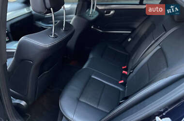 Седан Mercedes-Benz E-Class 2015 в 