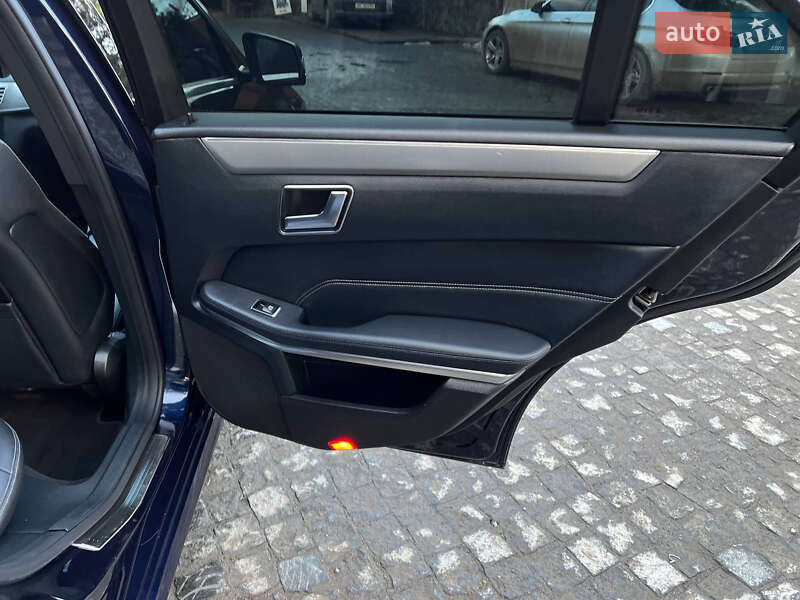 Седан Mercedes-Benz E-Class 2015 в Самборі