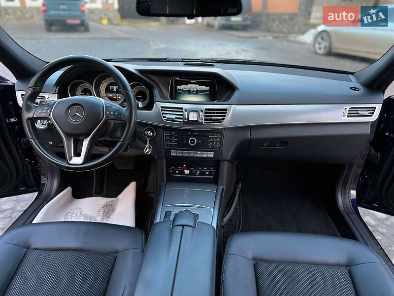 Седан Mercedes-Benz E-Class 2015 в Самборі