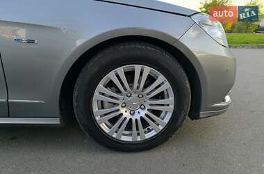 Седан Mercedes-Benz E-Class 2012 в 