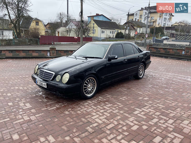 Седан Mercedes-Benz E-Class 2000 в Рівному