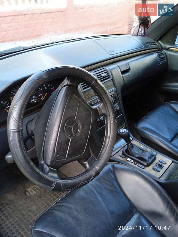Седан Mercedes-Benz E-Class 1998 в Сарнах