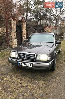 Седан Mercedes-Benz E-Class 1995 в Рівному