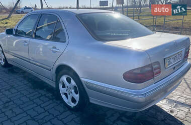 Седан Mercedes-Benz E-Class 2000 в 