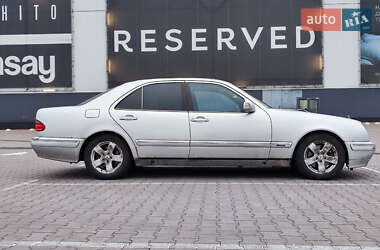 Седан Mercedes-Benz E-Class 2000 в 