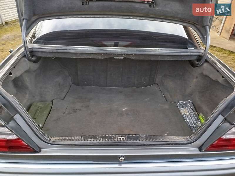 Седан Mercedes-Benz E-Class 1990 в Клевани фото 6 Седан Mercedes-Benz E-Class 1990 в Клевани
