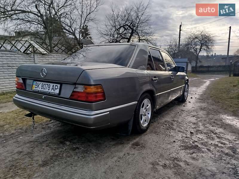 Седан Mercedes-Benz E-Class 1990 в Клевани фото 4 Седан Mercedes-Benz E-Class 1990 в Клевани
