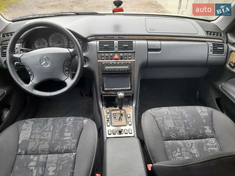 Седан Mercedes-Benz E-Class 2000 в Запоріжжі