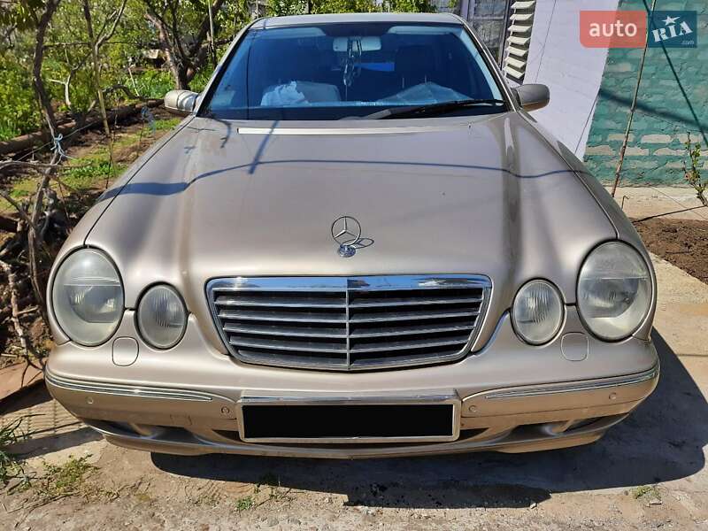Седан Mercedes-Benz E-Class 2000 в Запоріжжі