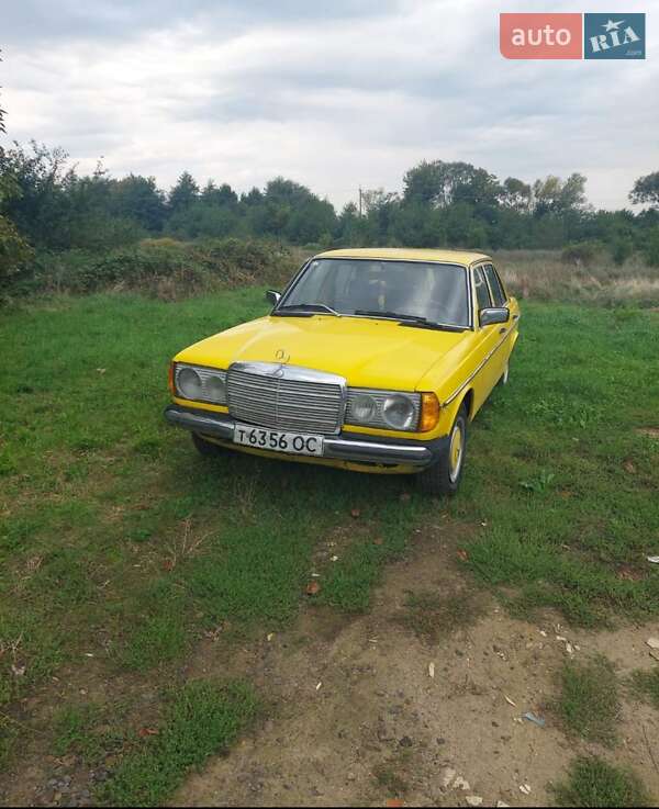 Седан Mercedes-Benz E-Class 1977 в 
