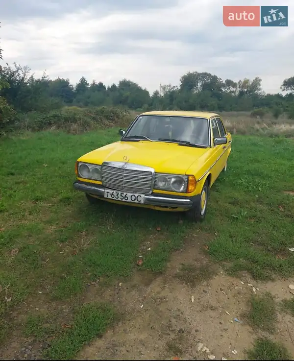 Седан Mercedes-Benz E-Class 1977 в 
