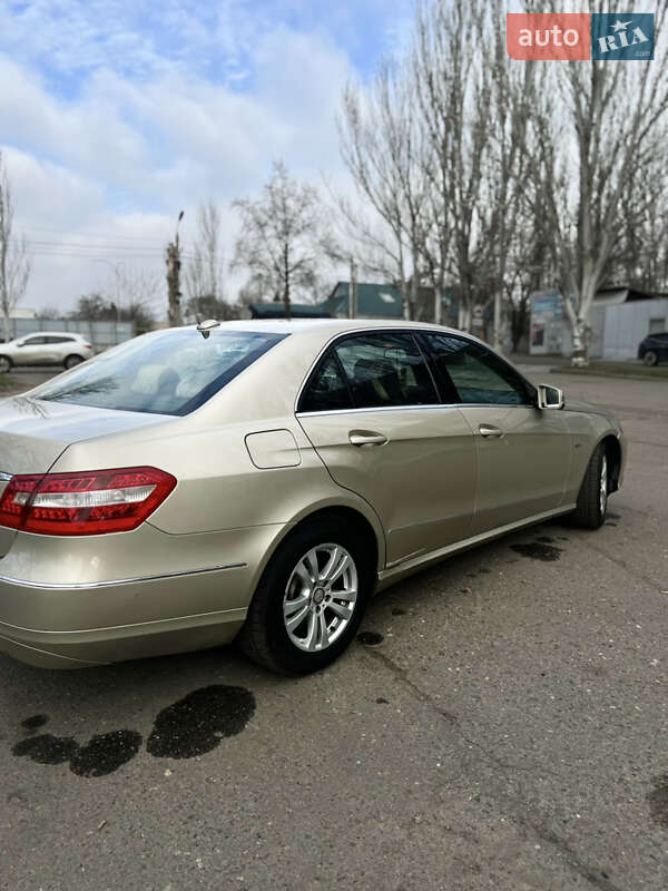 Седан Mercedes-Benz E-Class 2011 в Николаеве