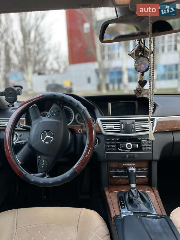 Седан Mercedes-Benz E-Class 2011 в Николаеве