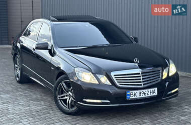 Седан Mercedes-Benz E-Class 2011 в Сарнах