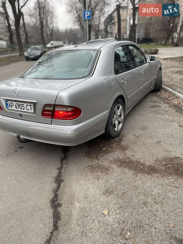 Седан Mercedes-Benz E-Class 2000 в Запоріжжі