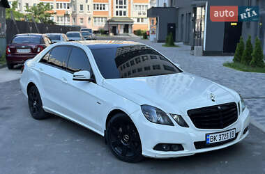 Седан Mercedes-Benz E-Class 2010 в Чернігові